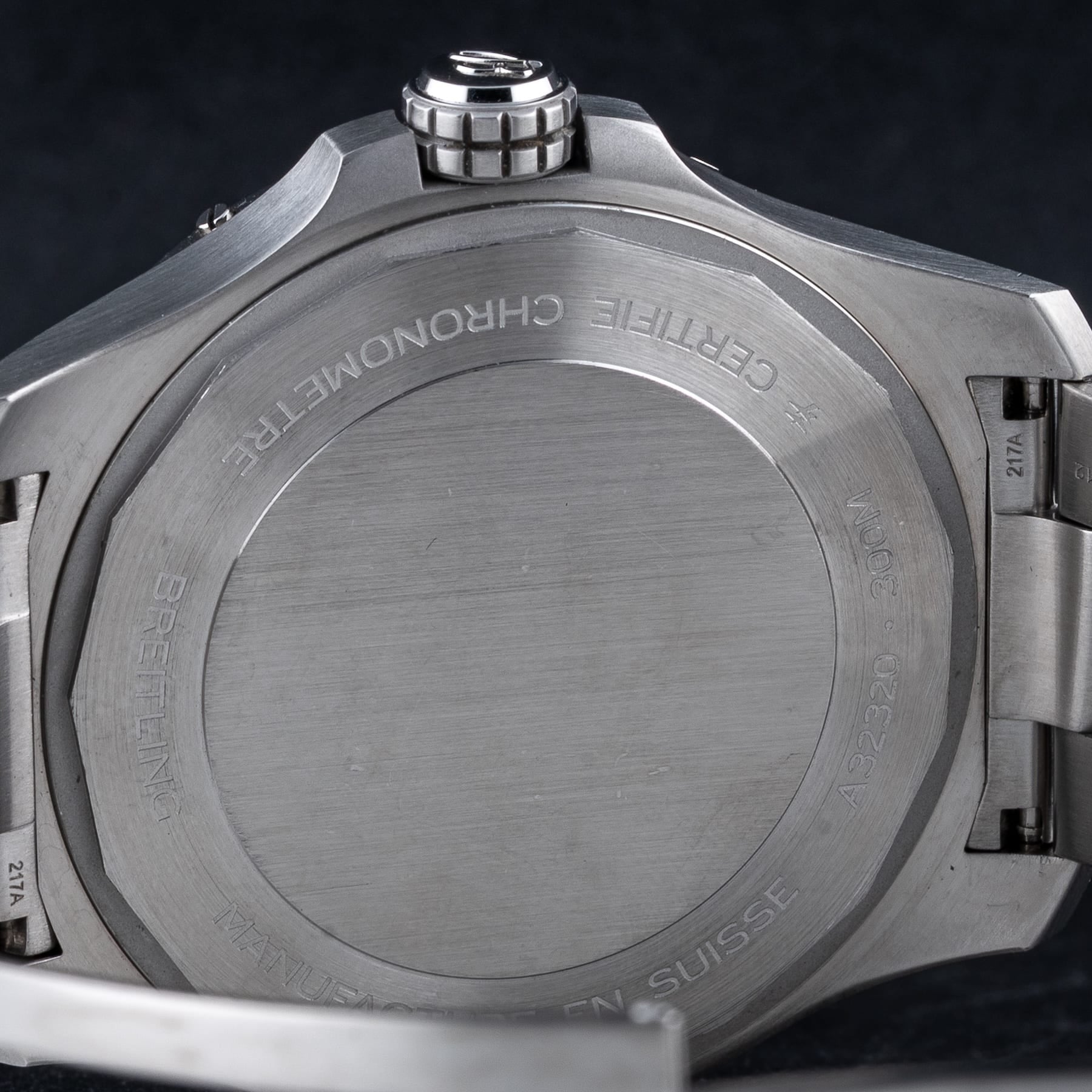 Breitling A32320 Avenger Automatic GMT 44