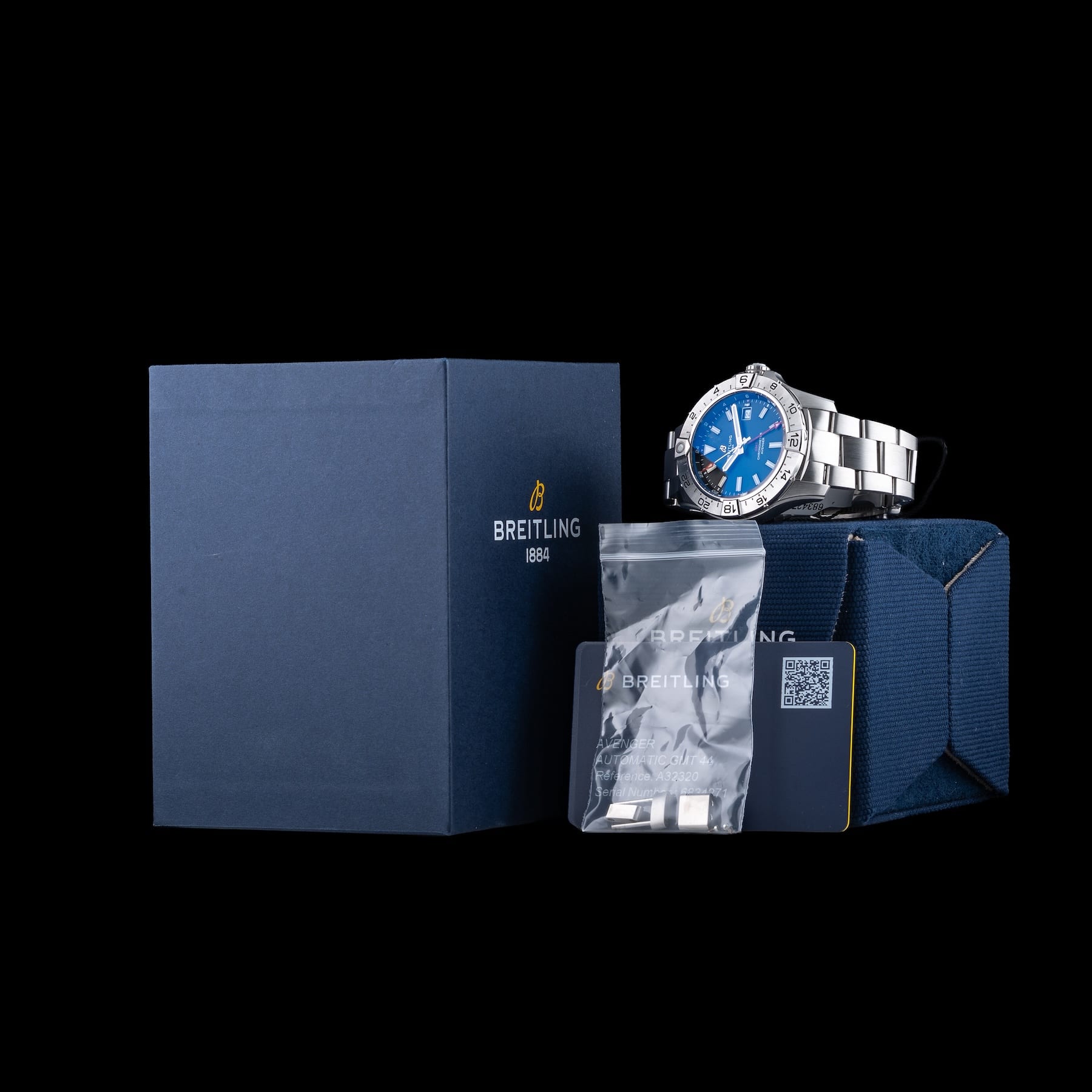 Breitling A32320 Avenger Automatic GMT 44