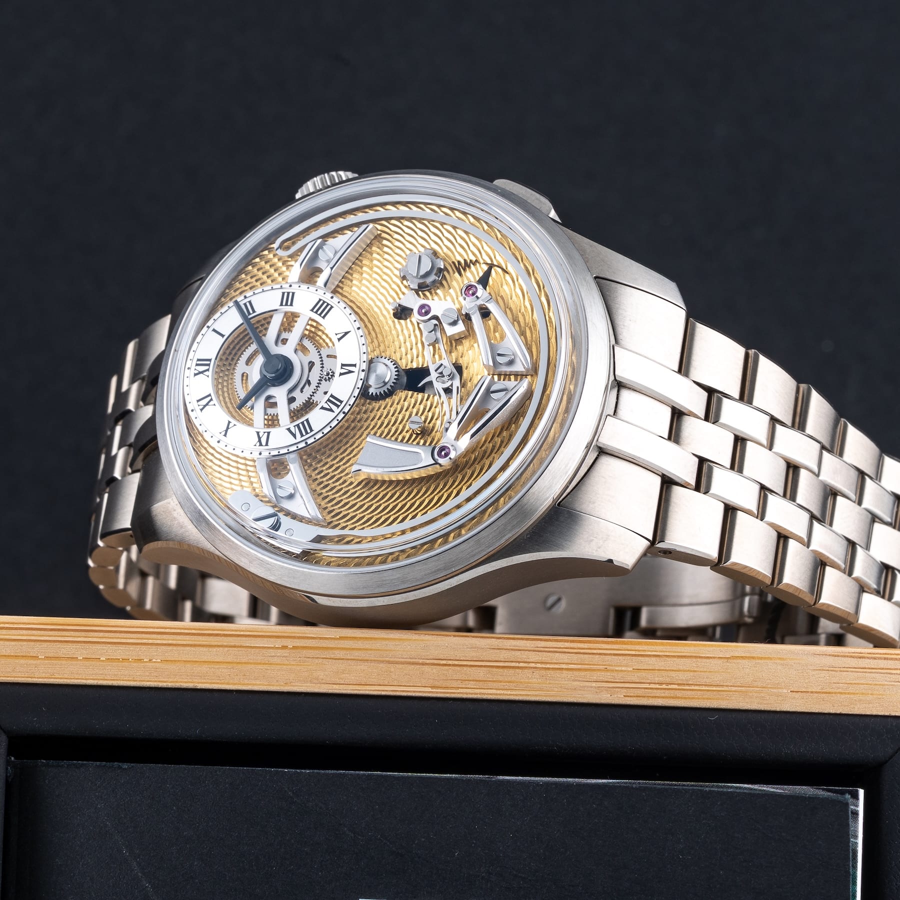 Christopher Ward Bel Canto Classic C01-41APT3-T00A0-VB0