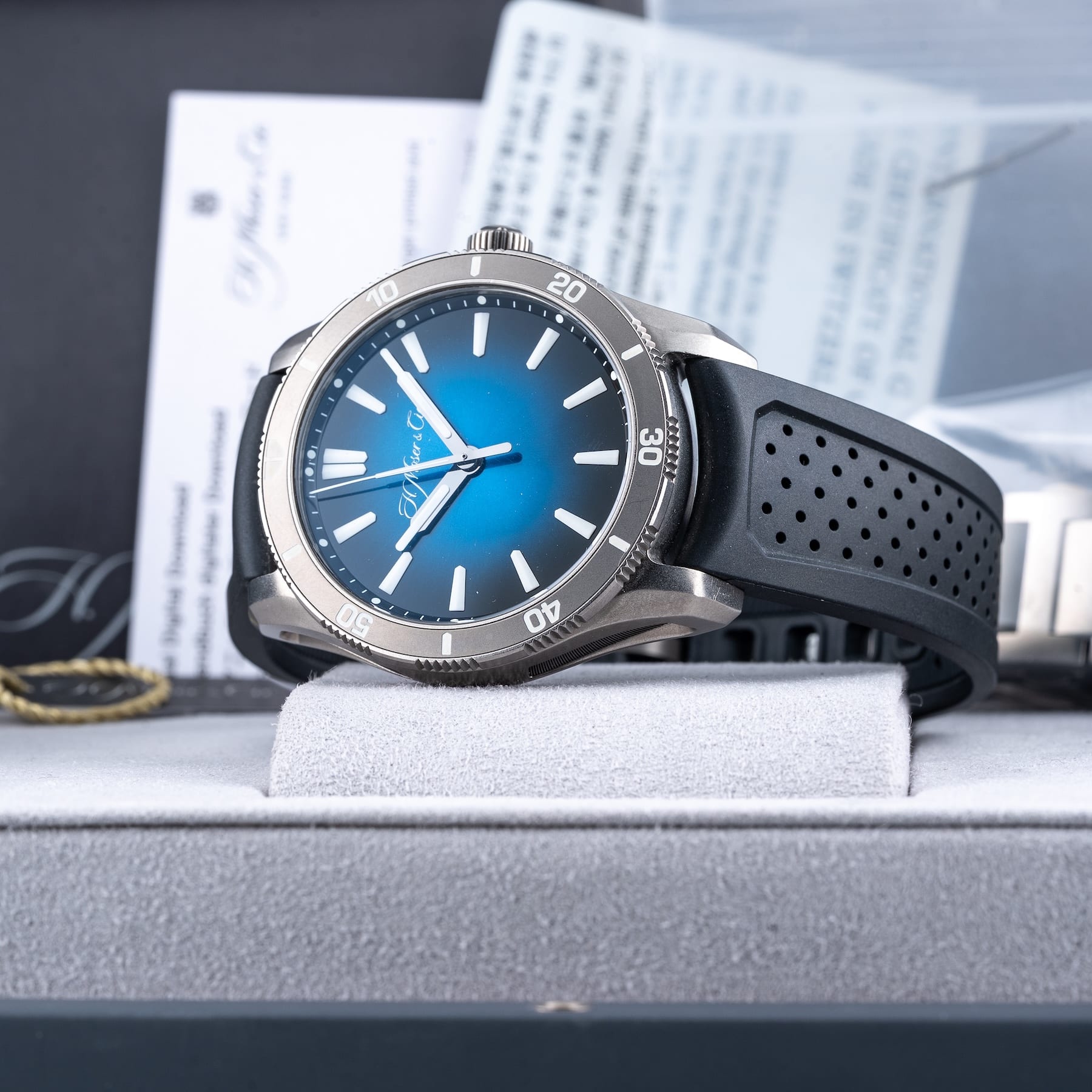 H.Moser & Cie. Pioneer S RB Centre Seconds 3200-0500