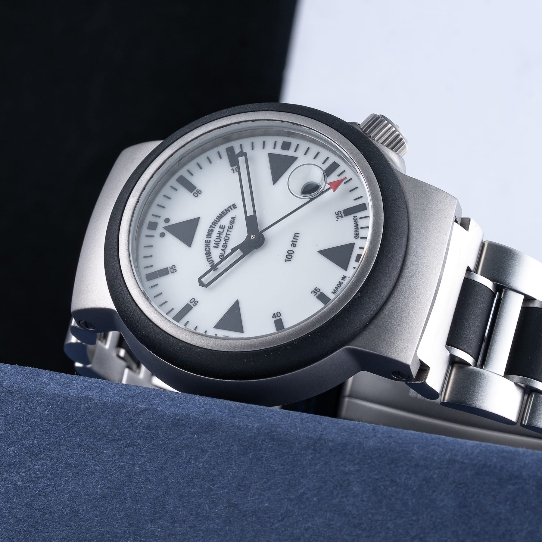Mühle Glashütte S.A.R Rescue-Timer Lumen on Bracelet M1-41-08-MB