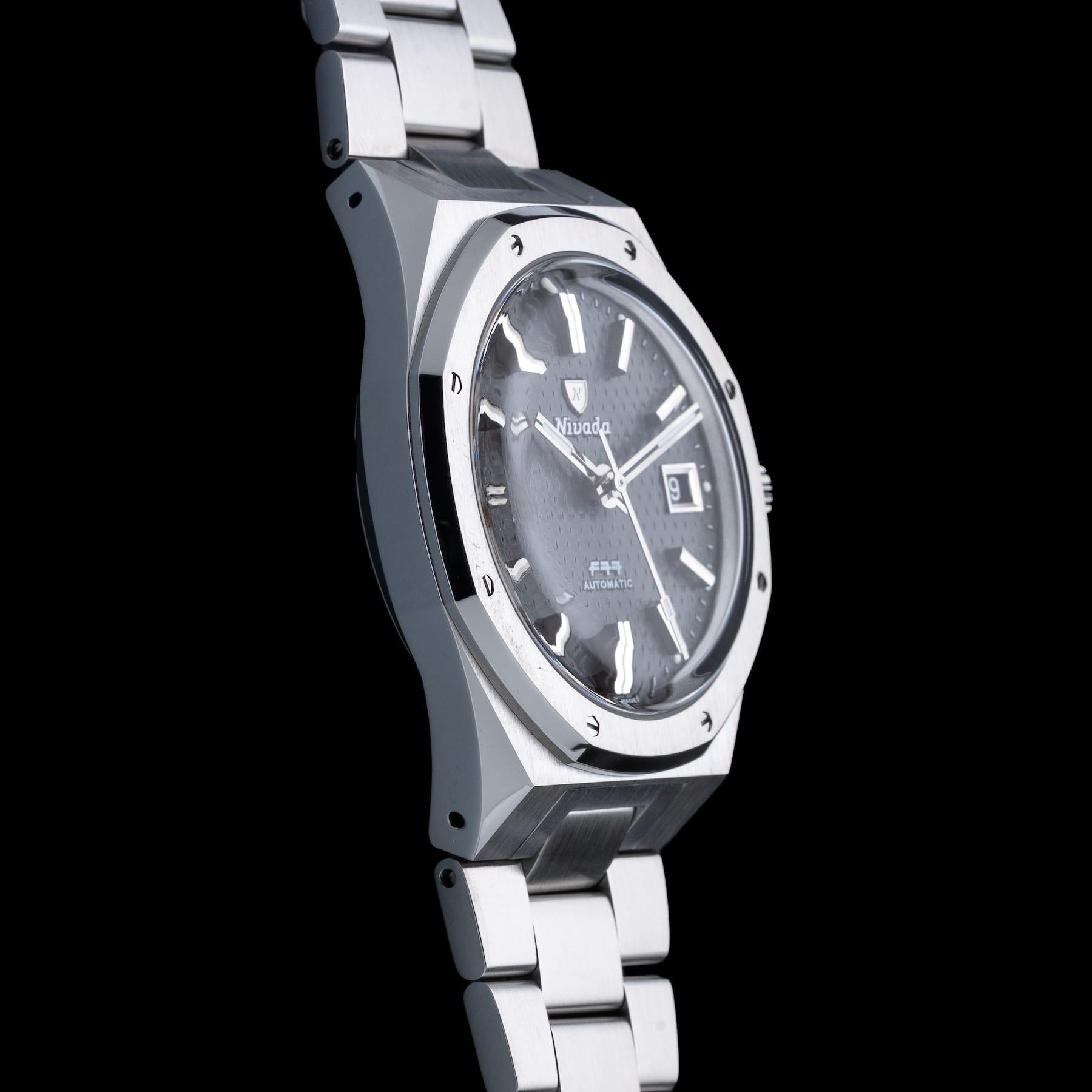 Nivada Grenchen 69012A77 F77 Grey MK2 38mm Date