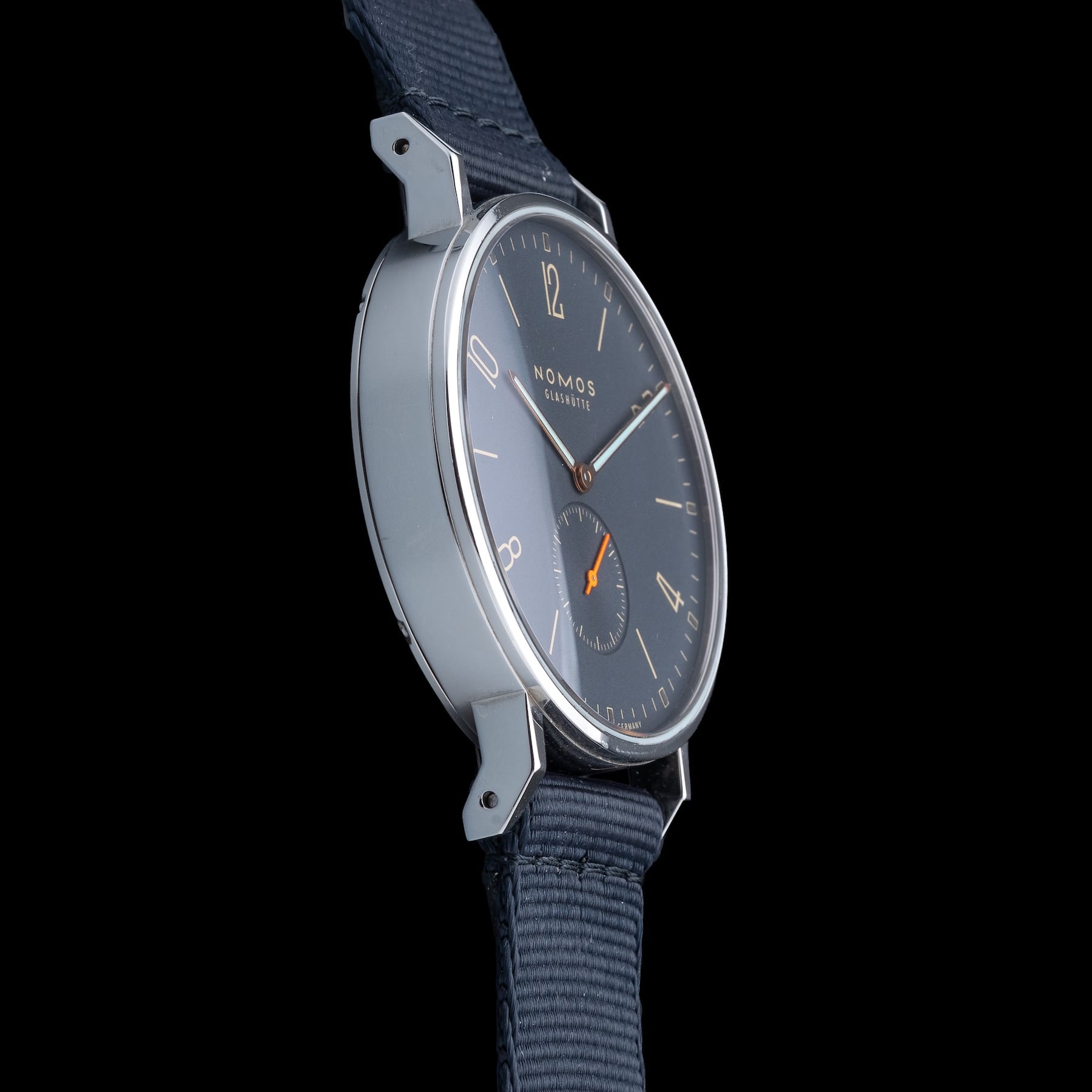 NOMOS Glashütte Ahoi Atlantik 552