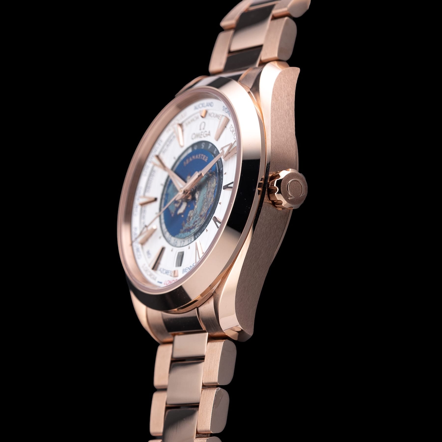 Omega 220.50.43.22.02.001 Seamaster Aquaterra 150m Master Chronometer GMT Worldtimer 43mm Gold