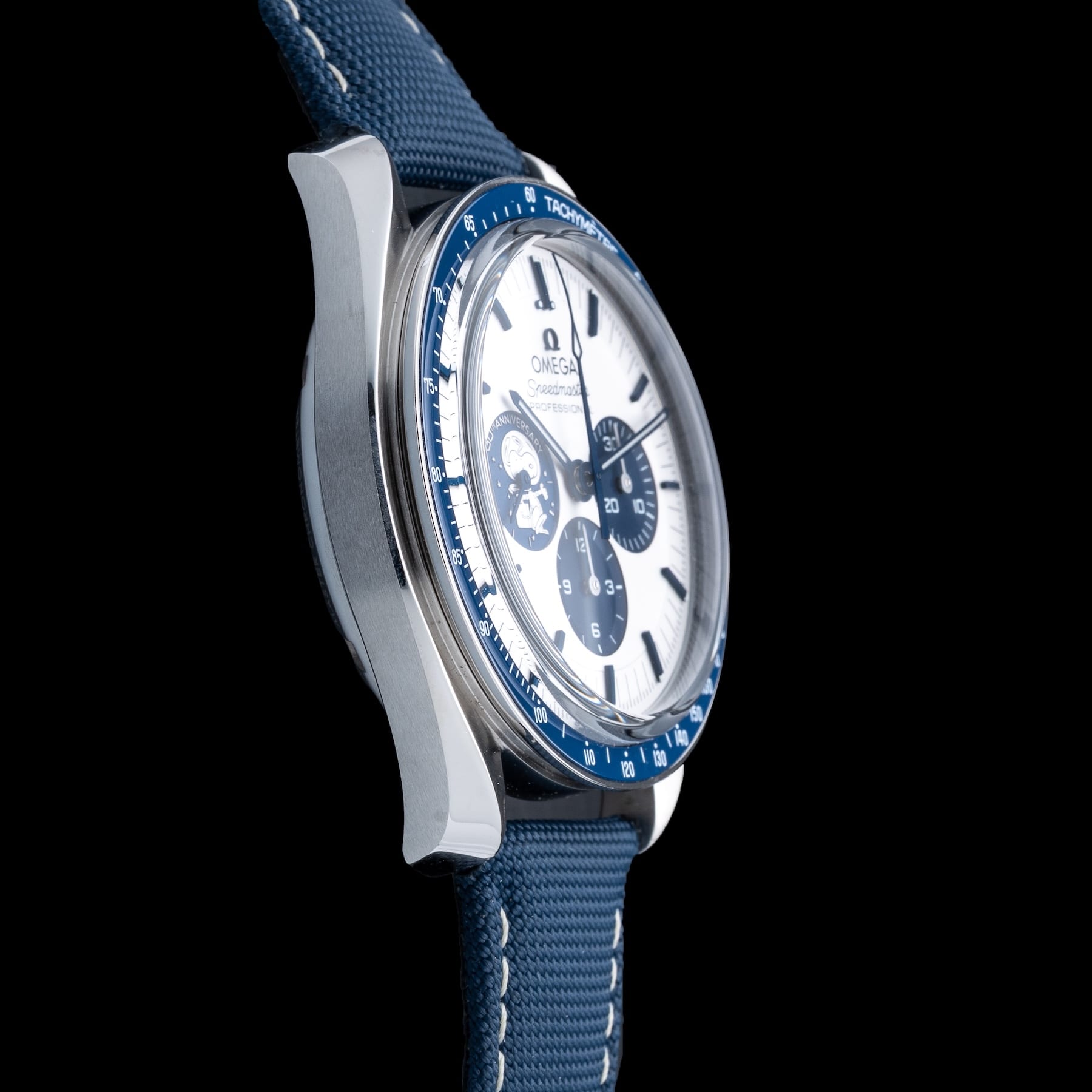 Omega Speedmaster Silver Snoopy Award 310.32.42.50.02.001