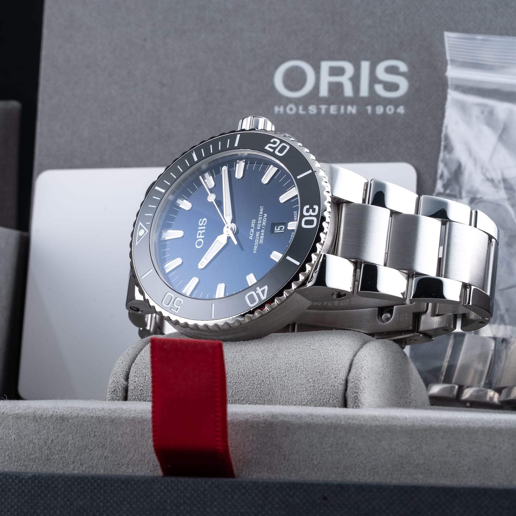 Oris Aquis Date Blue Dial 01 733 7730 4135