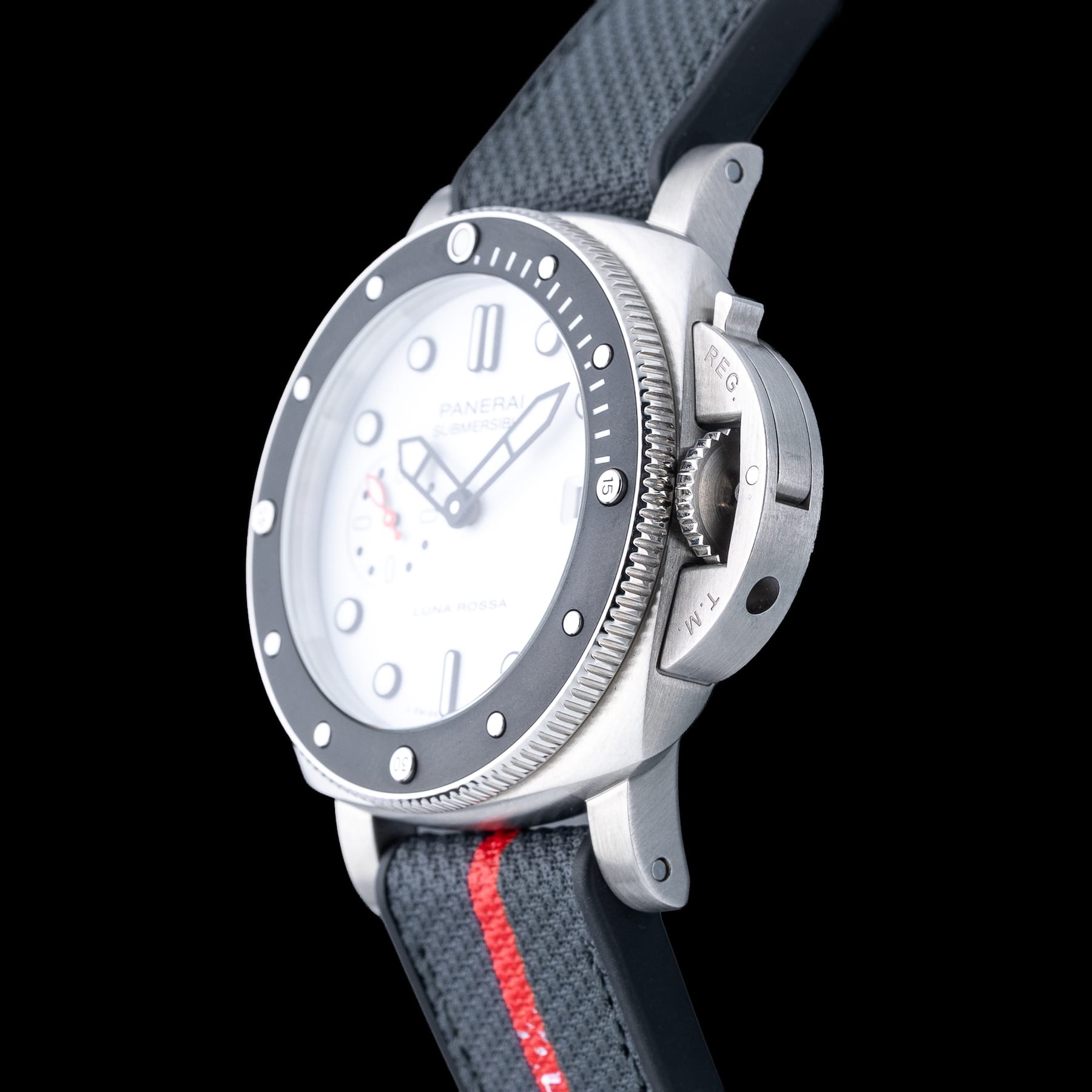 Panerai Submersible Luna Rossa PAM01579