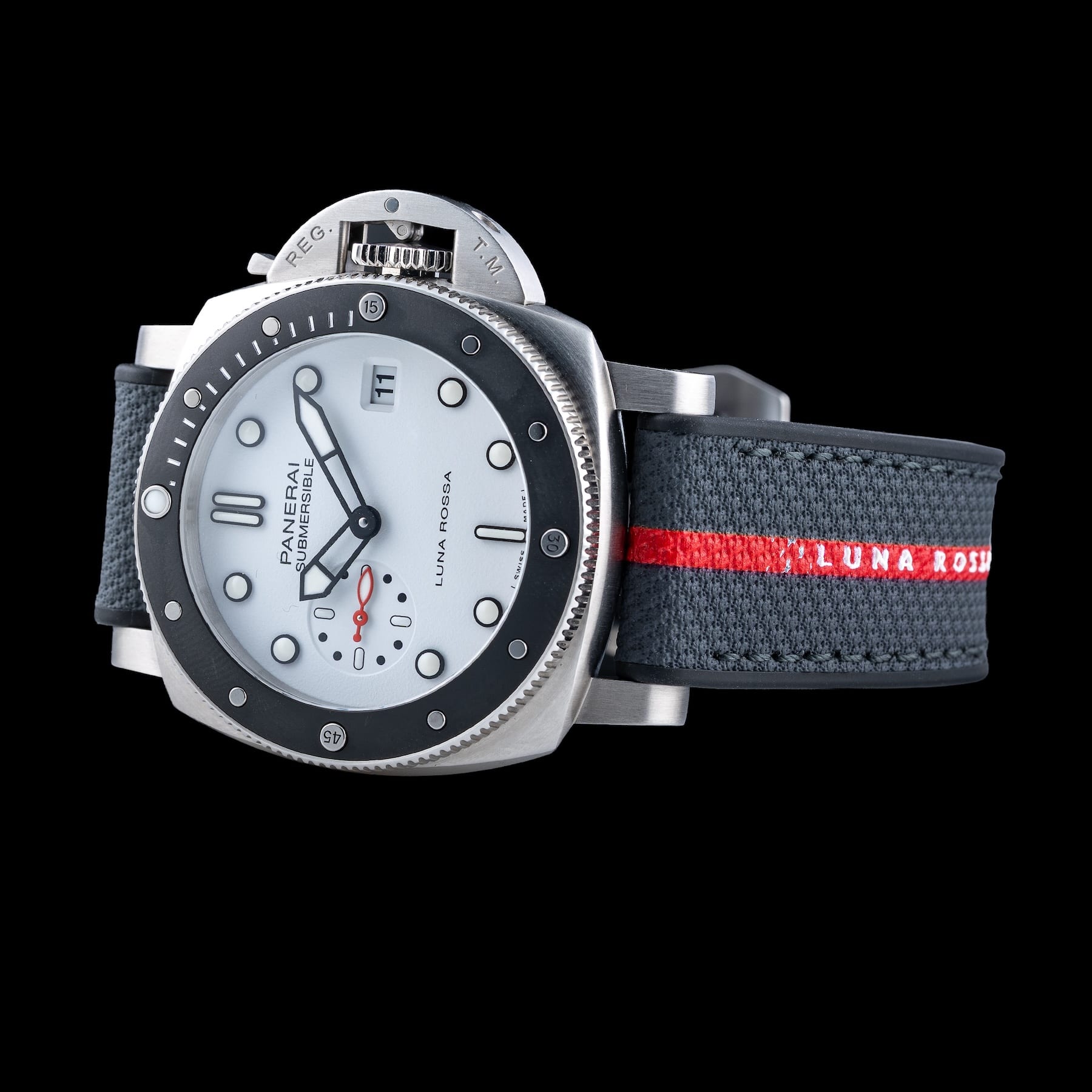 Panerai Submersible Luna Rossa PAM01579