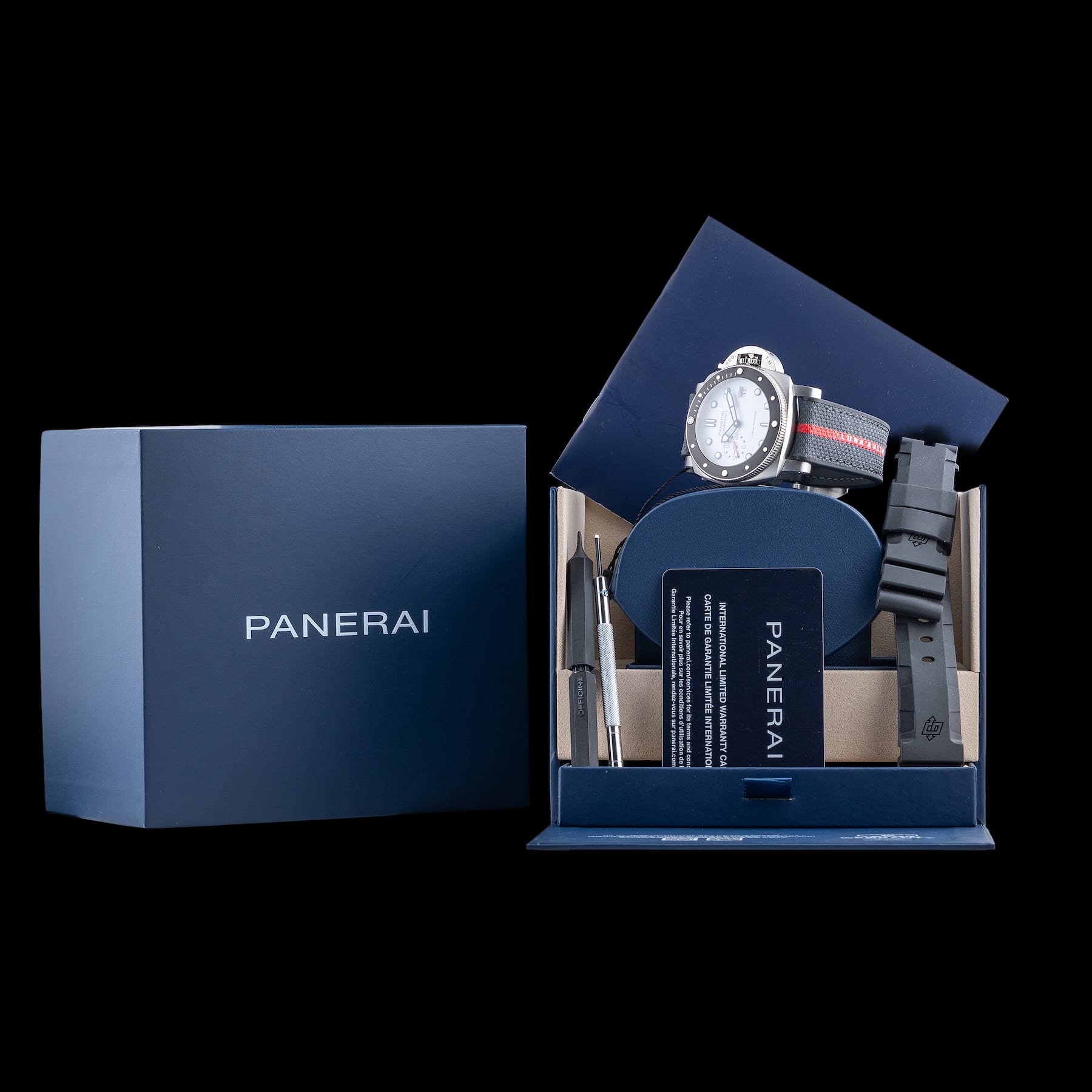 Panerai Submersible Luna Rossa PAM01579