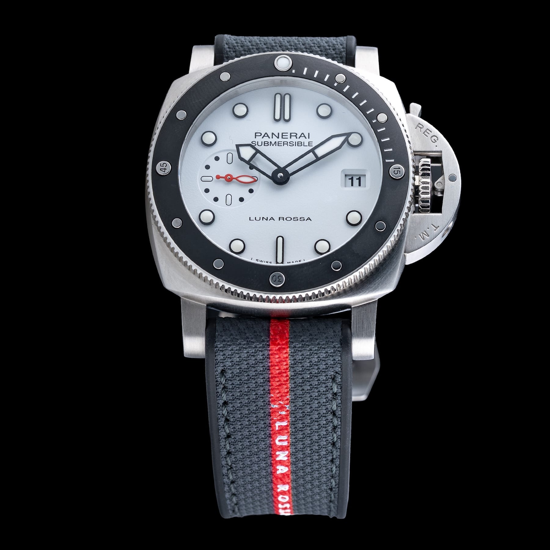 Panerai Submersible Luna Rossa PAM01579
