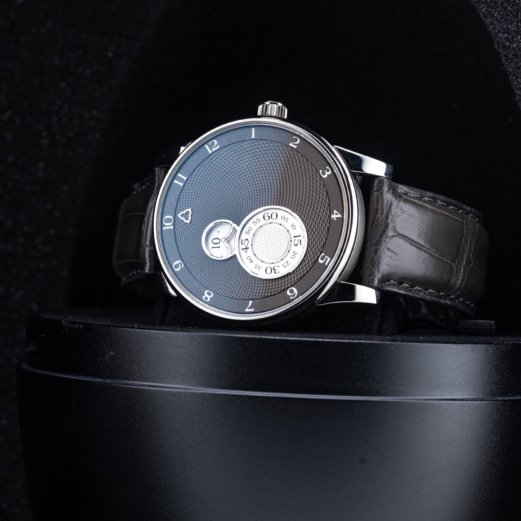 Trilobe Nuit Fantastique Guilloche Brume NF06GB